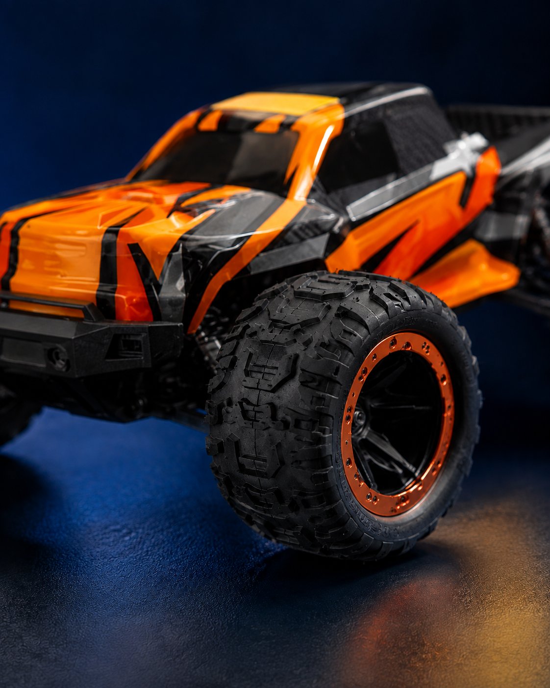 Voiture télécommandée tout-terrain 1/16 – Titan Rush S16 — detail — Gift Mello