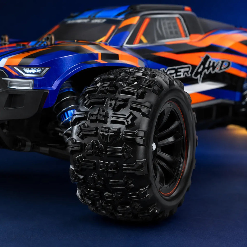 MJX Hyper Go H16DR — voiture RC tout-terrain 1/16 — gros plan de la carrosserie et des pneus — Gift Mello