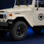 WPL C44 RTR — voiture RC crawler 1/16 — gros plan de la carrosserie et des pneus — Gift Mello