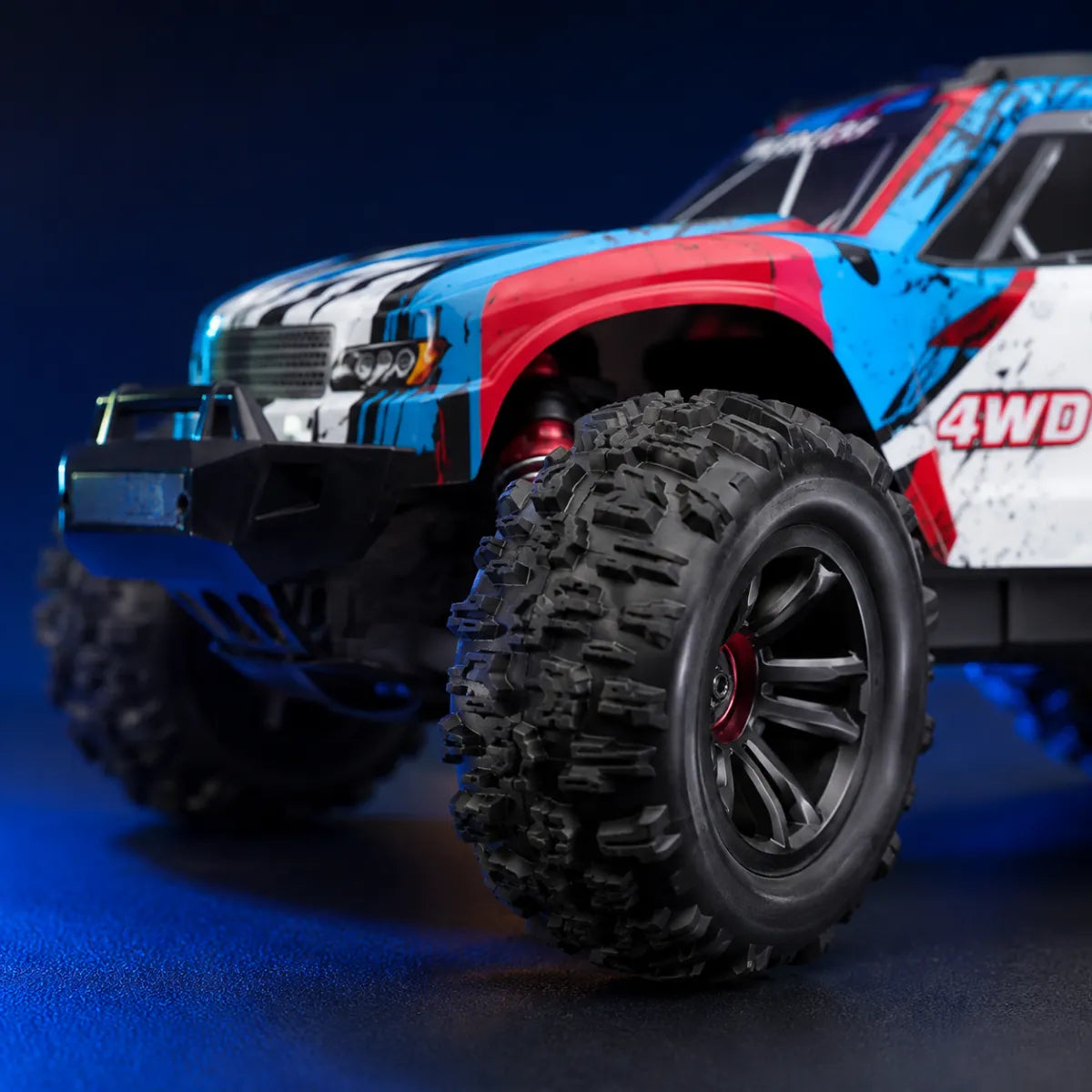MJX Hyper Go 16208 — voiture RC tout-terrain 1/16 — gros plan de la carrosserie et des pneus — Gift Mello
