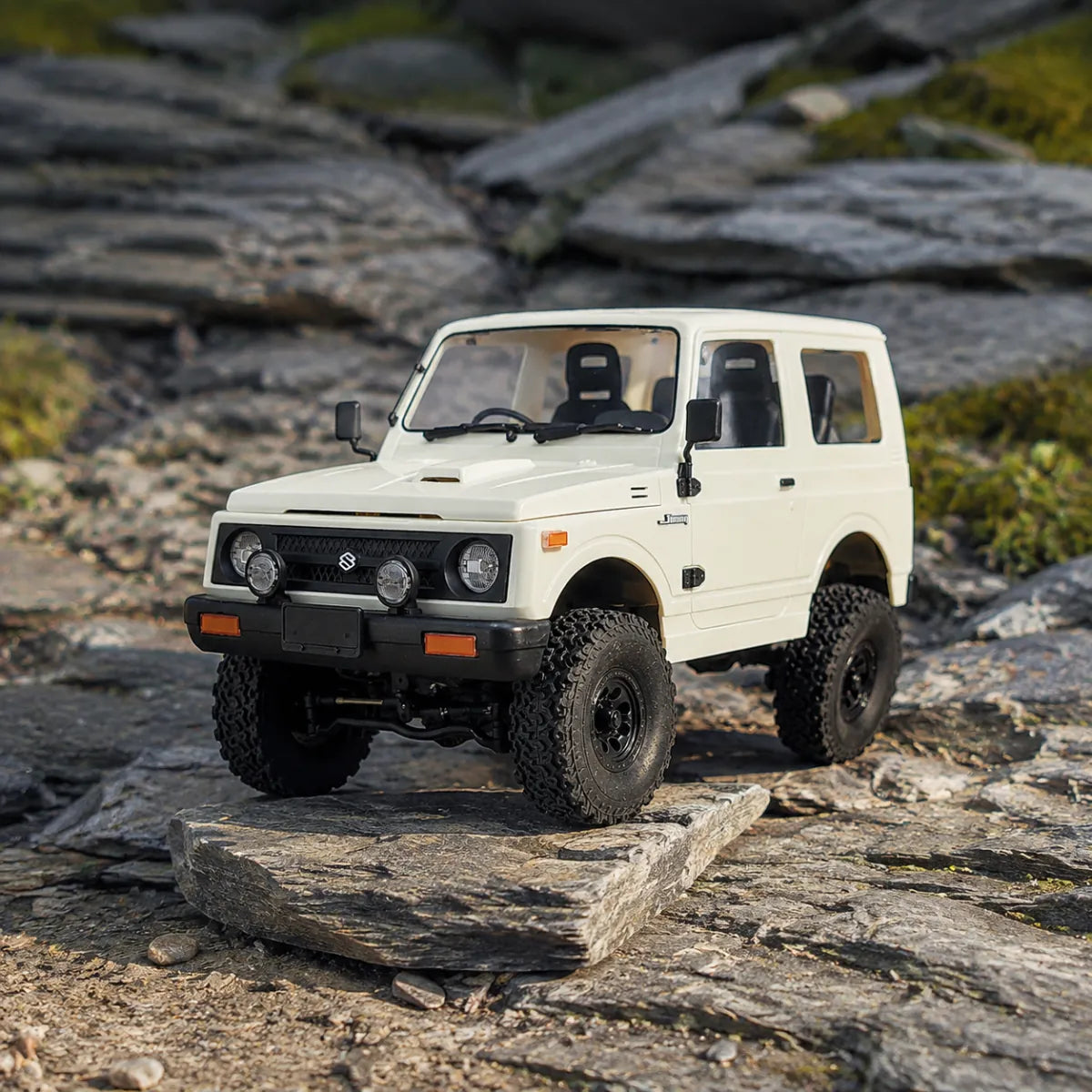 WPL C74 Jimny RTR — voiture RC crawler 1/10 — mise en situation miniature — Gift Mello